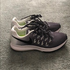 Black/White/Grey Nike Zoom Sneakers